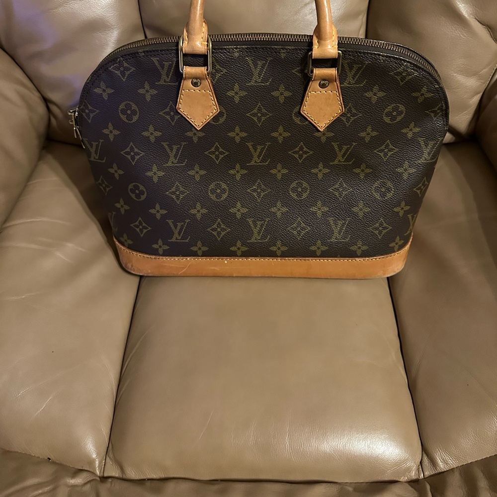 Louis Vuitton Monogram Alma PM w/ COA & Dust Bag Good Clean Condition